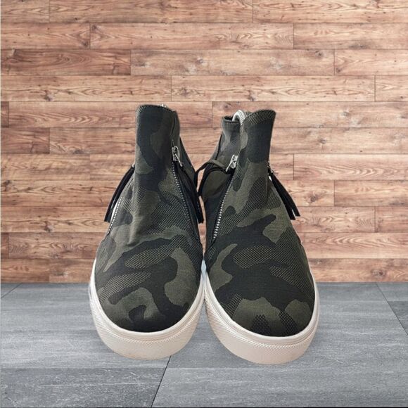 Steve Madden Womens Sneakers Shoes Camouflage Zipper High Top 8M - Picture 2 of 6